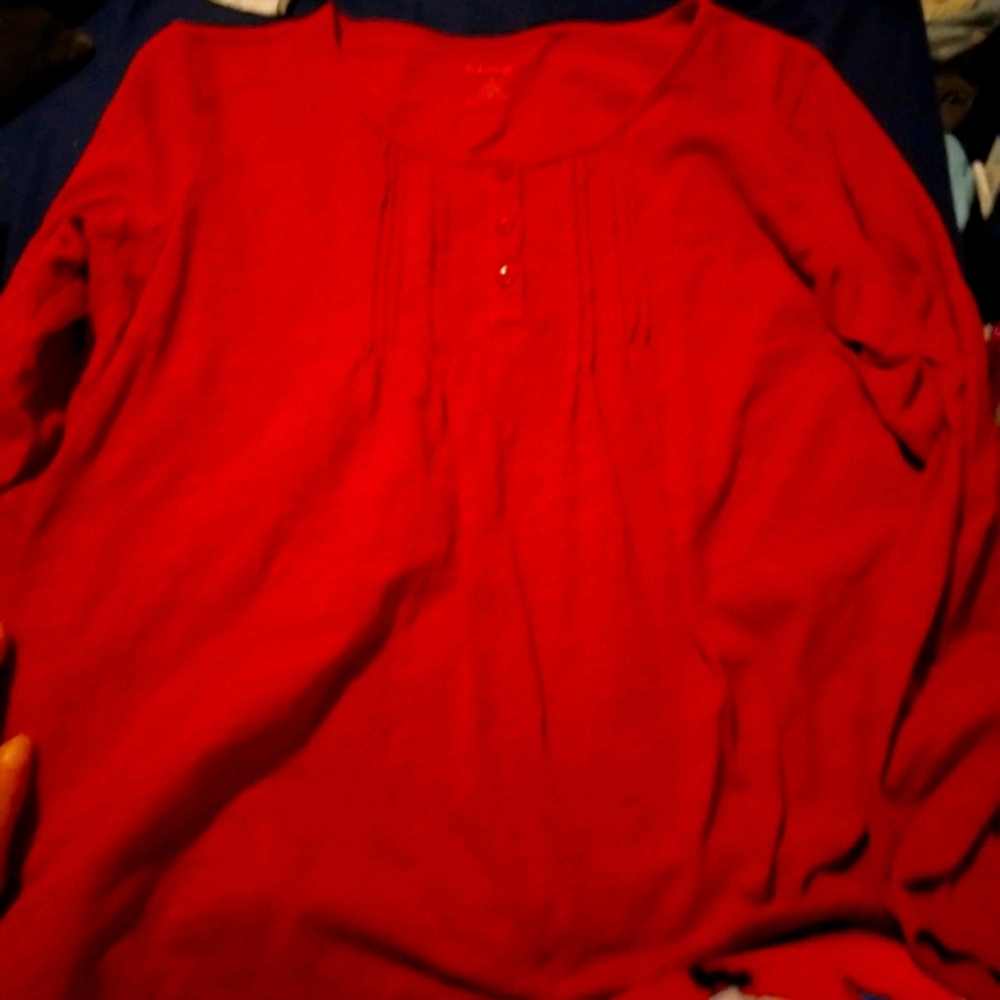 Xl woman's pleaded shirt